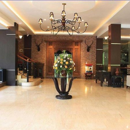 Narita Classic Hotel Surabaya Ngoại thất bức ảnh