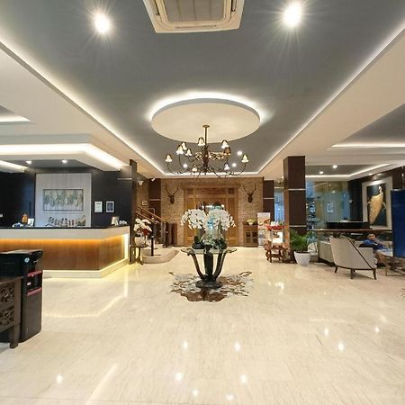 Narita Classic Hotel Surabaya Ngoại thất bức ảnh