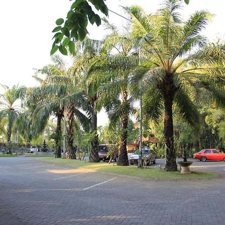 Narita Classic Hotel Surabaya Ngoại thất bức ảnh