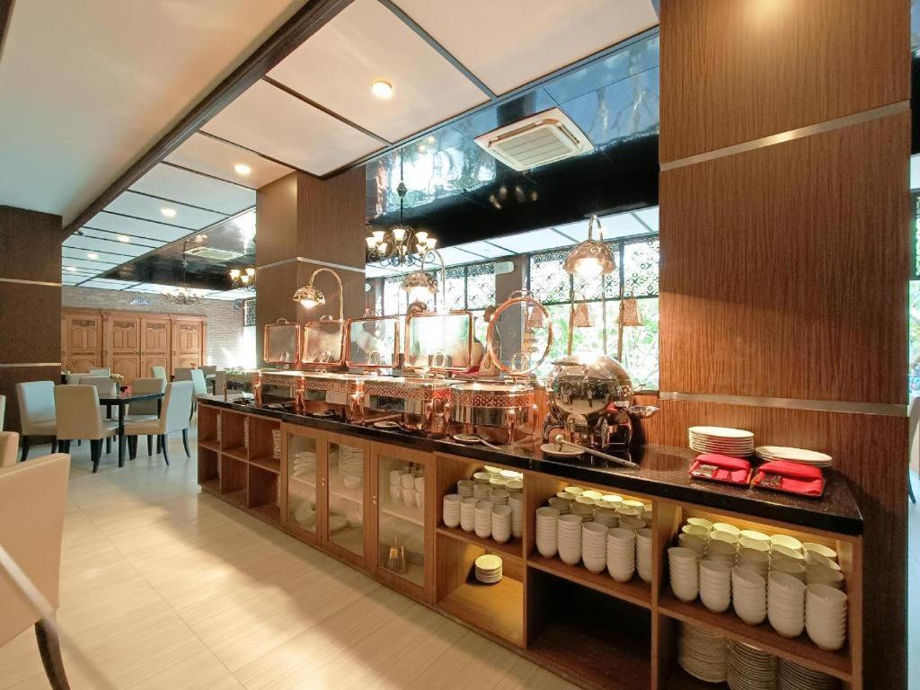 Narita Classic Hotel Surabaya Ngoại thất bức ảnh