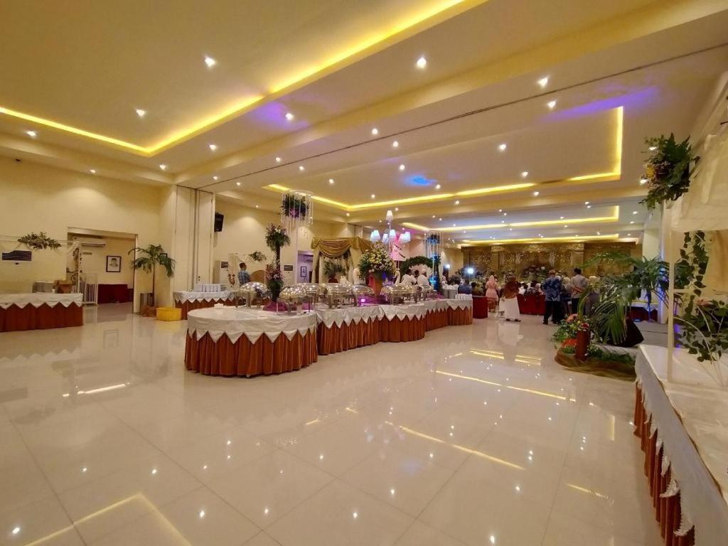 Narita Classic Hotel Surabaya Ngoại thất bức ảnh