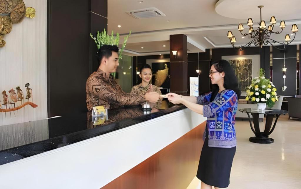 Narita Classic Hotel Surabaya Ngoại thất bức ảnh