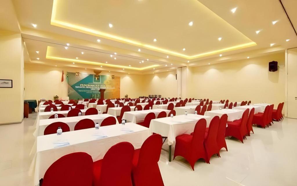 Narita Classic Hotel Surabaya Ngoại thất bức ảnh