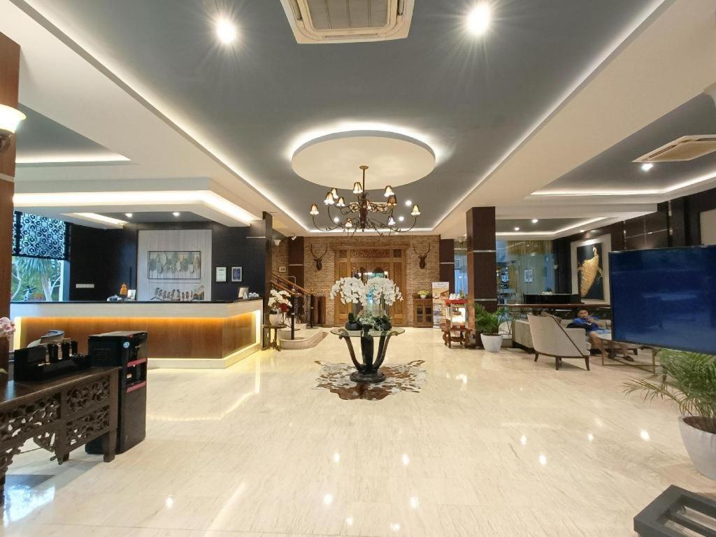 Narita Classic Hotel Surabaya Ngoại thất bức ảnh