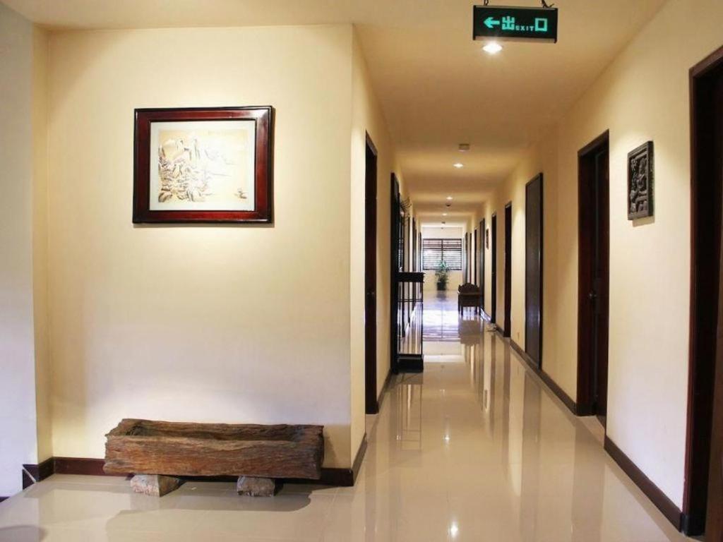 Narita Classic Hotel Surabaya Ngoại thất bức ảnh