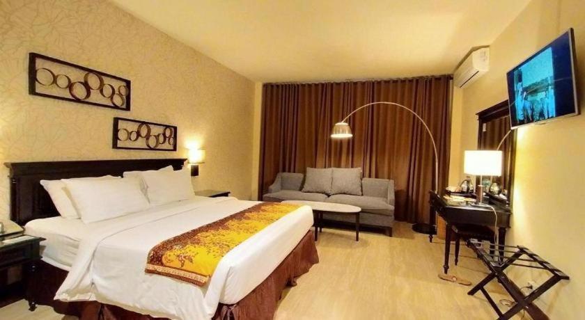 Narita Classic Hotel Surabaya Ngoại thất bức ảnh