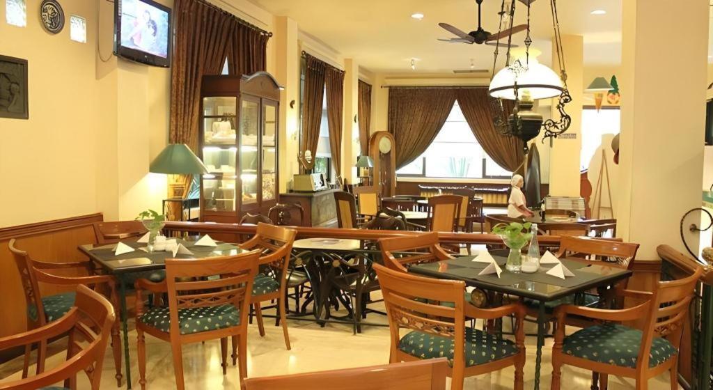 Narita Classic Hotel Surabaya Ngoại thất bức ảnh
