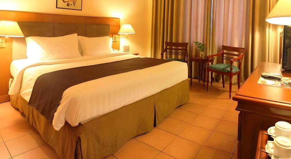 Narita Classic Hotel Surabaya Ngoại thất bức ảnh