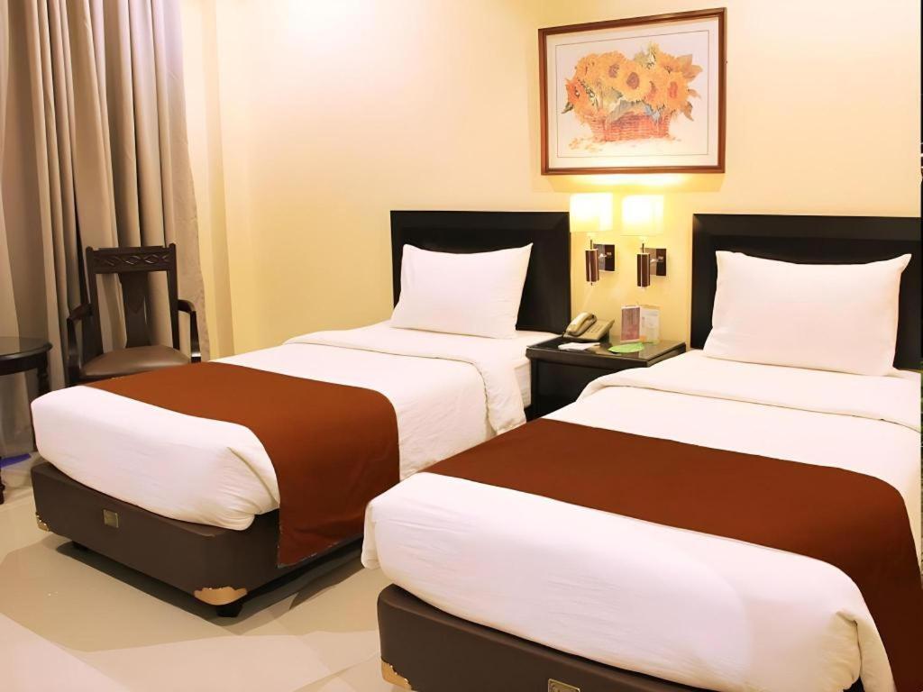 Narita Classic Hotel Surabaya Ngoại thất bức ảnh