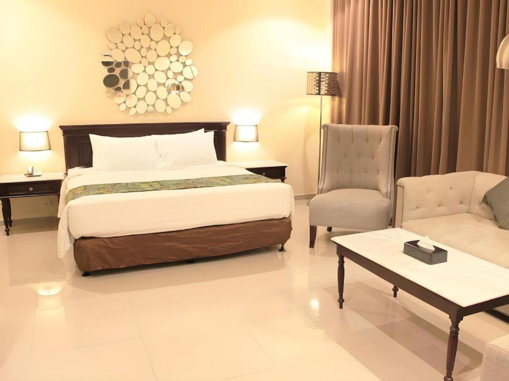 Narita Classic Hotel Surabaya Ngoại thất bức ảnh