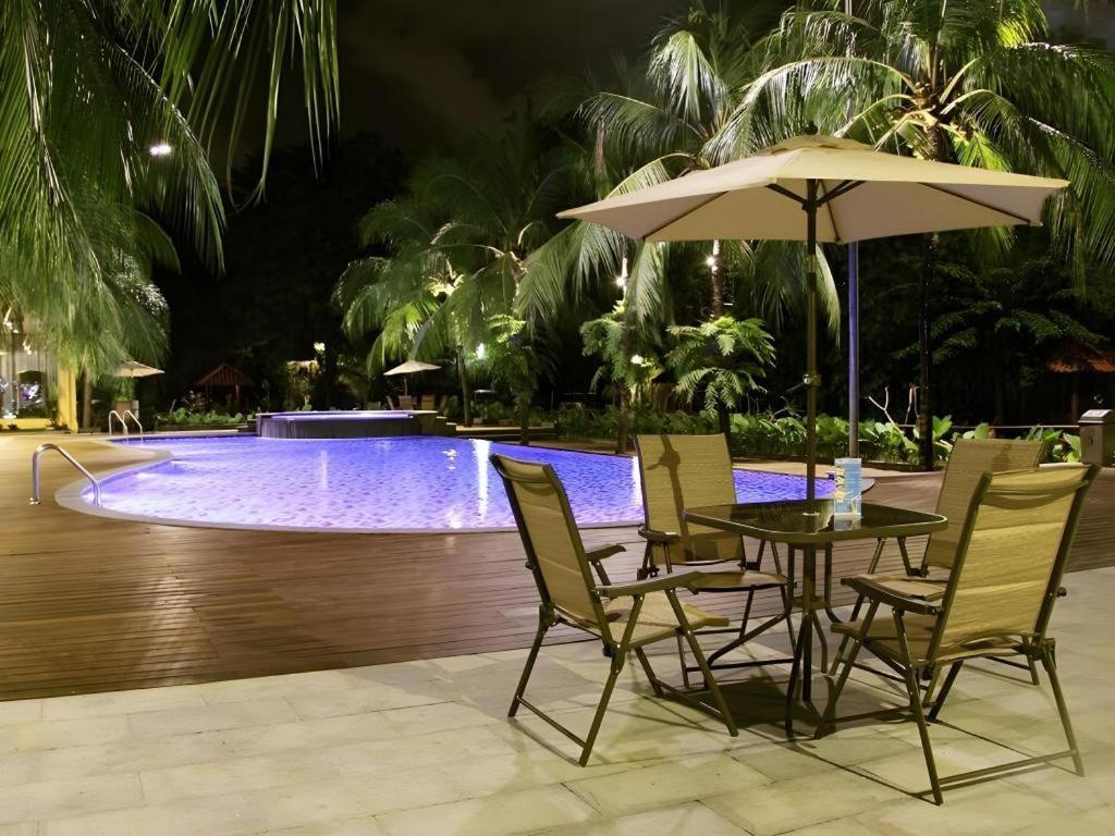 Narita Classic Hotel Surabaya Ngoại thất bức ảnh