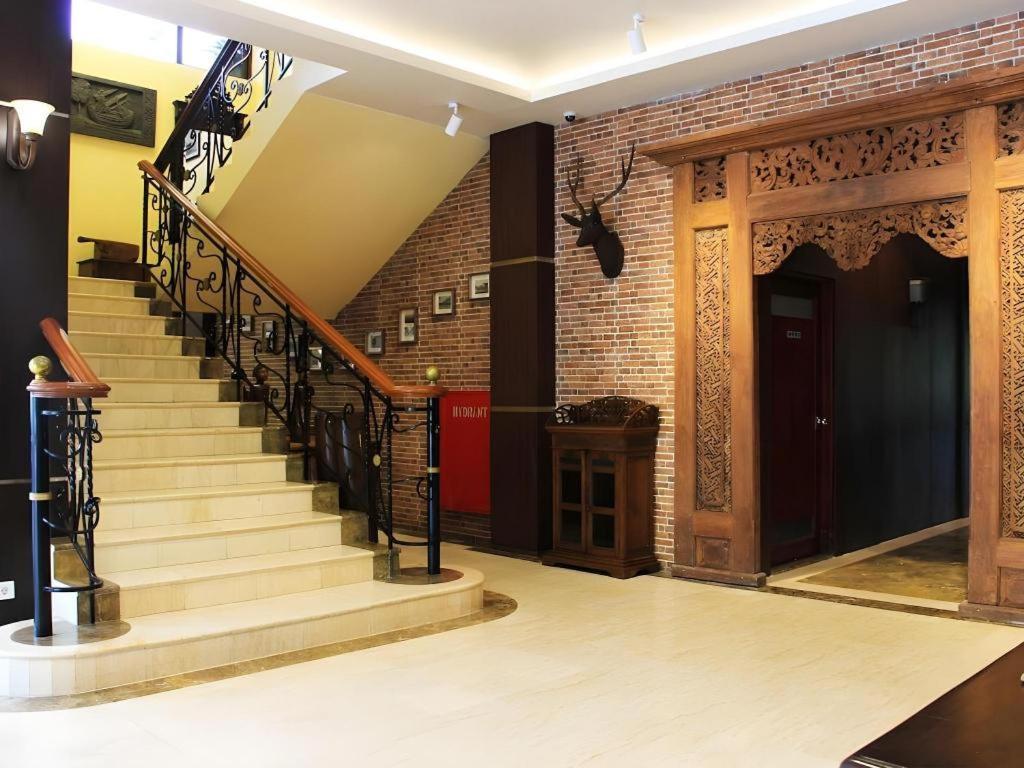 Narita Classic Hotel Surabaya Ngoại thất bức ảnh