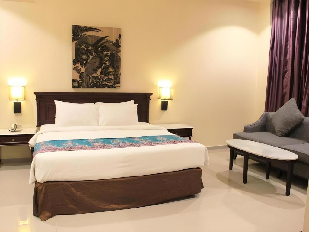 Narita Classic Hotel Surabaya Ngoại thất bức ảnh