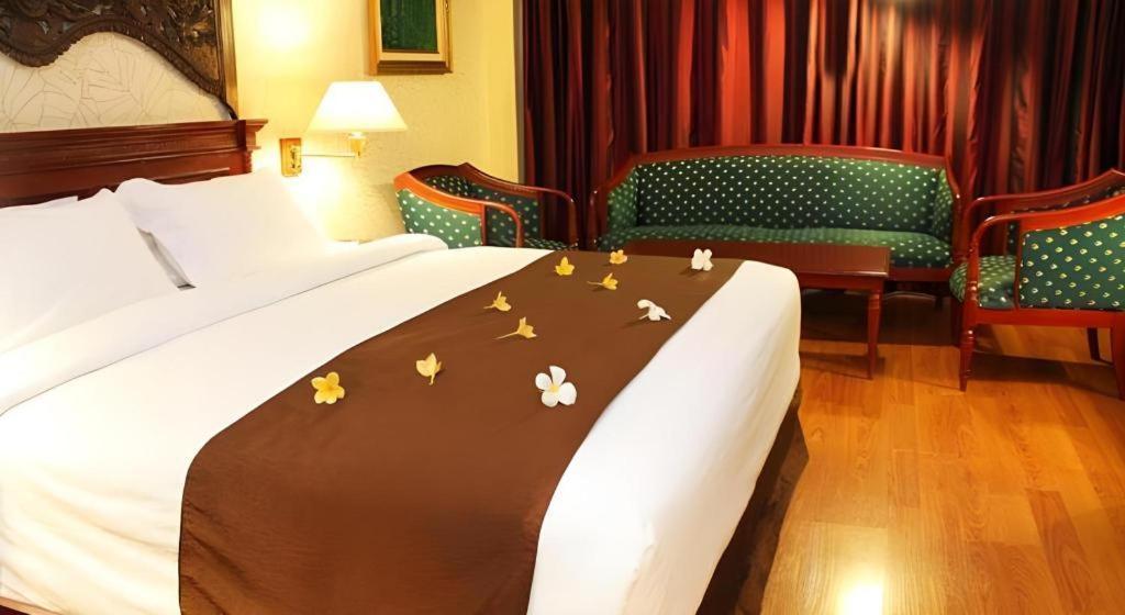 Narita Classic Hotel Surabaya Ngoại thất bức ảnh